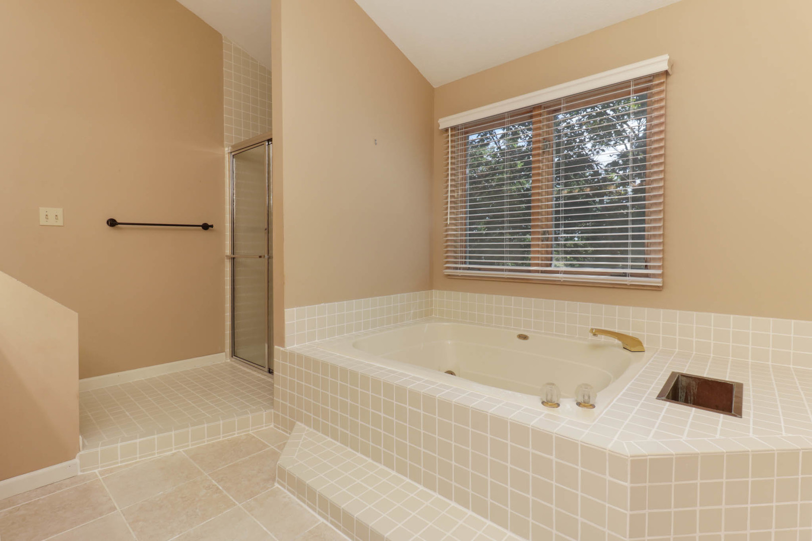 2509 Driftwood Road Property Photo 25