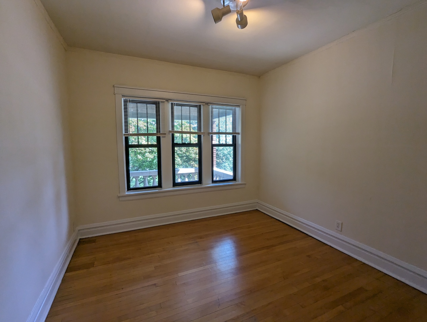 2526 N Kedzie Avenue 2e Property Photo 4