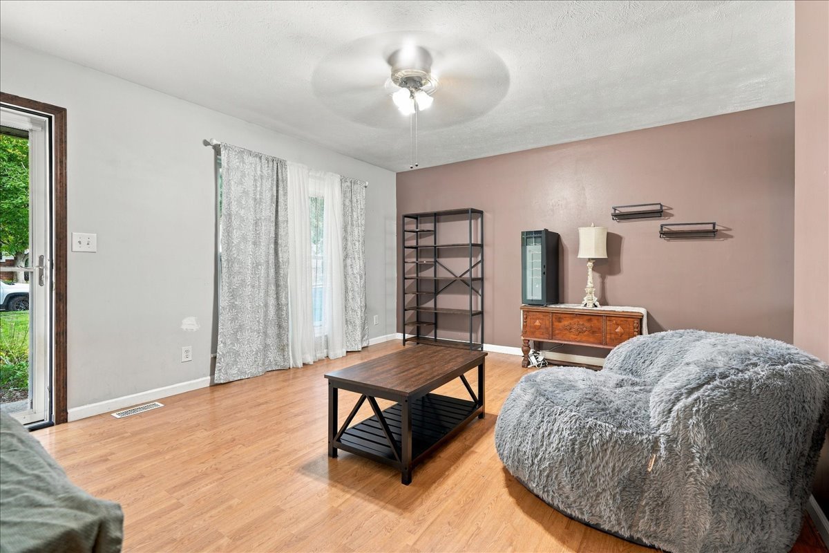 1007 S Livingston Street Property Photo 3