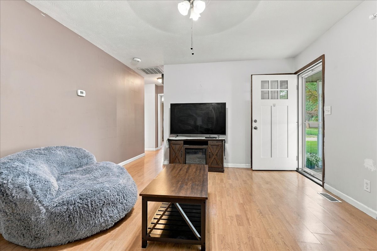 1007 S Livingston Street Property Photo 4