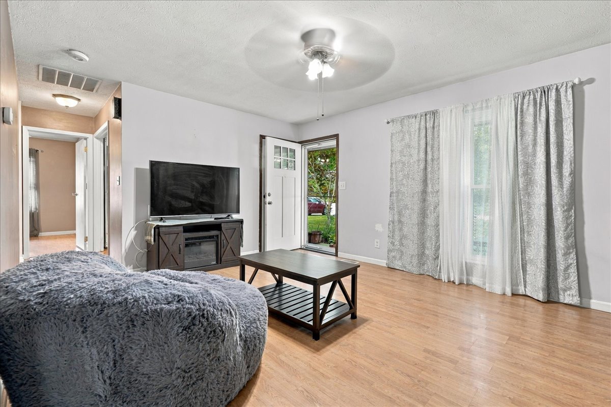 1007 S Livingston Street Property Photo 5