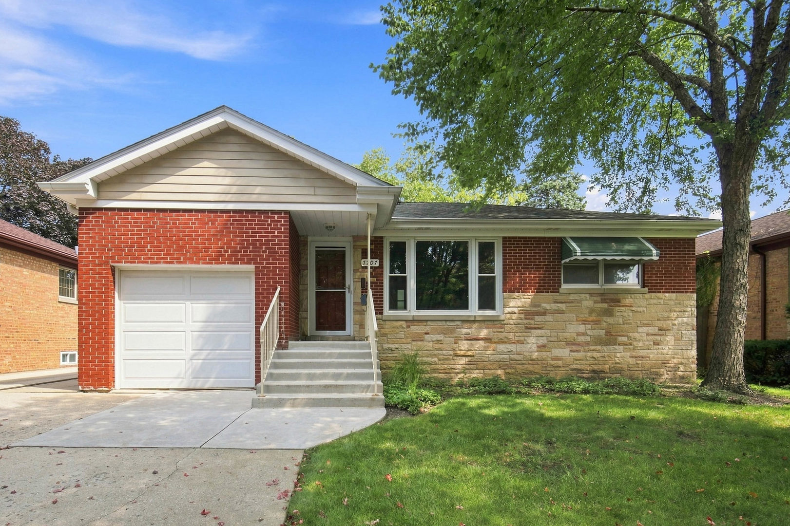 7707 N Nora Avenue Property Photo 1