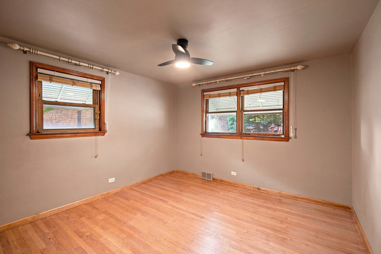7707 N Nora Avenue Property Photo 9