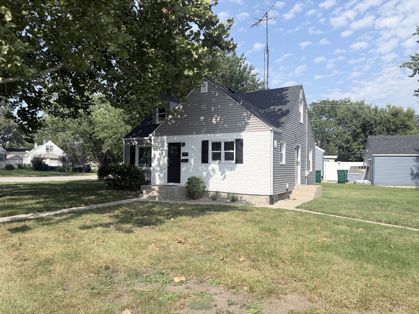 1330 Lennington Circle Property Photo 2