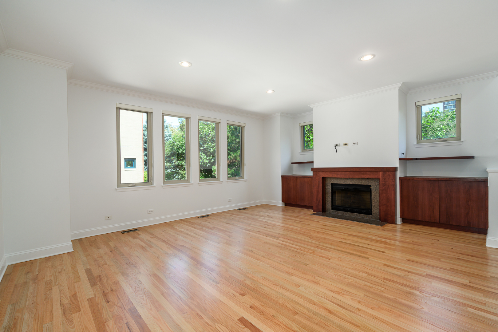 54 W 15th Street Property Photo 8