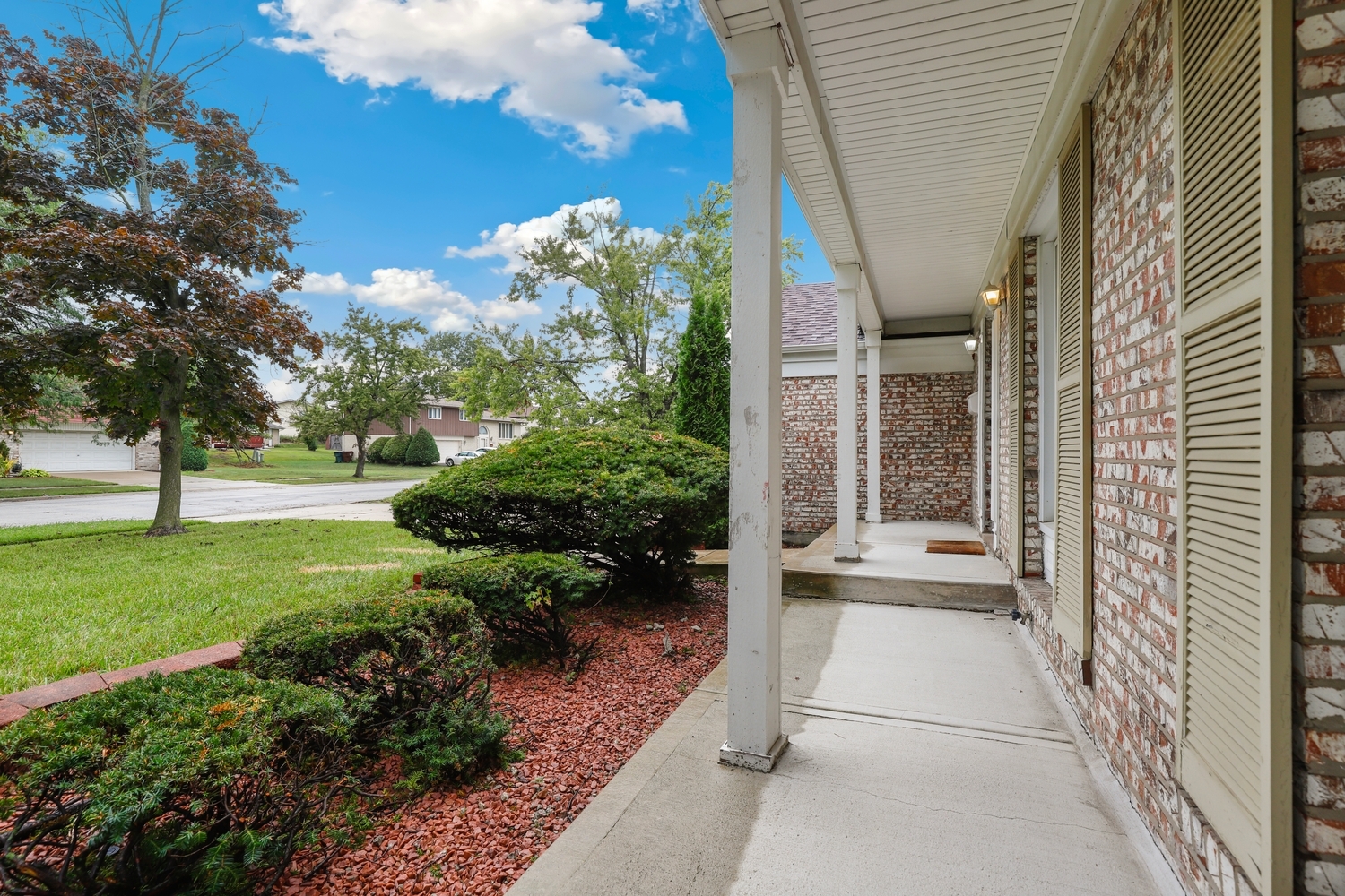 17817 Stonebridge Drive Property Photo 2