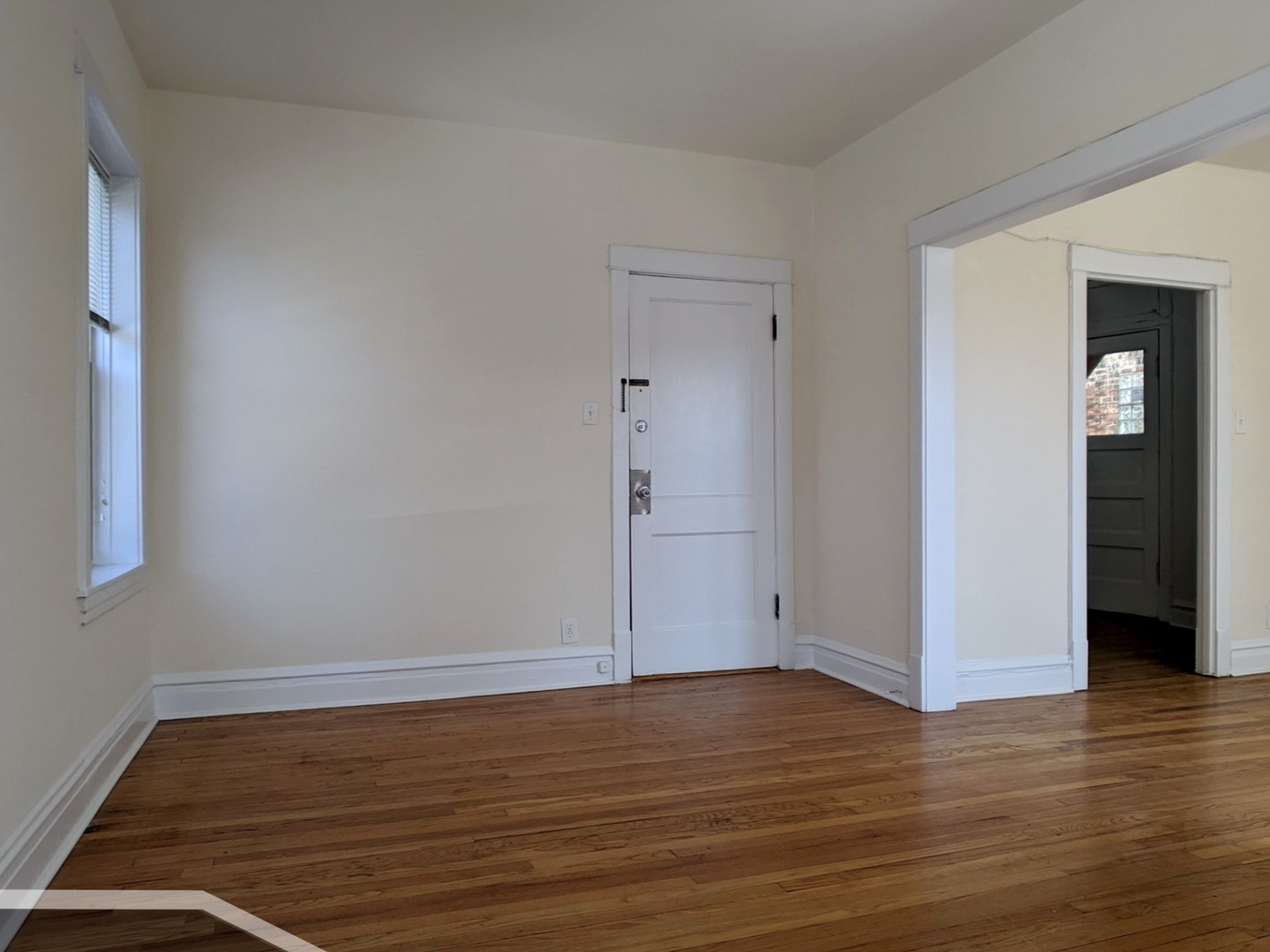 2915 W George Street 2 Property Photo 3