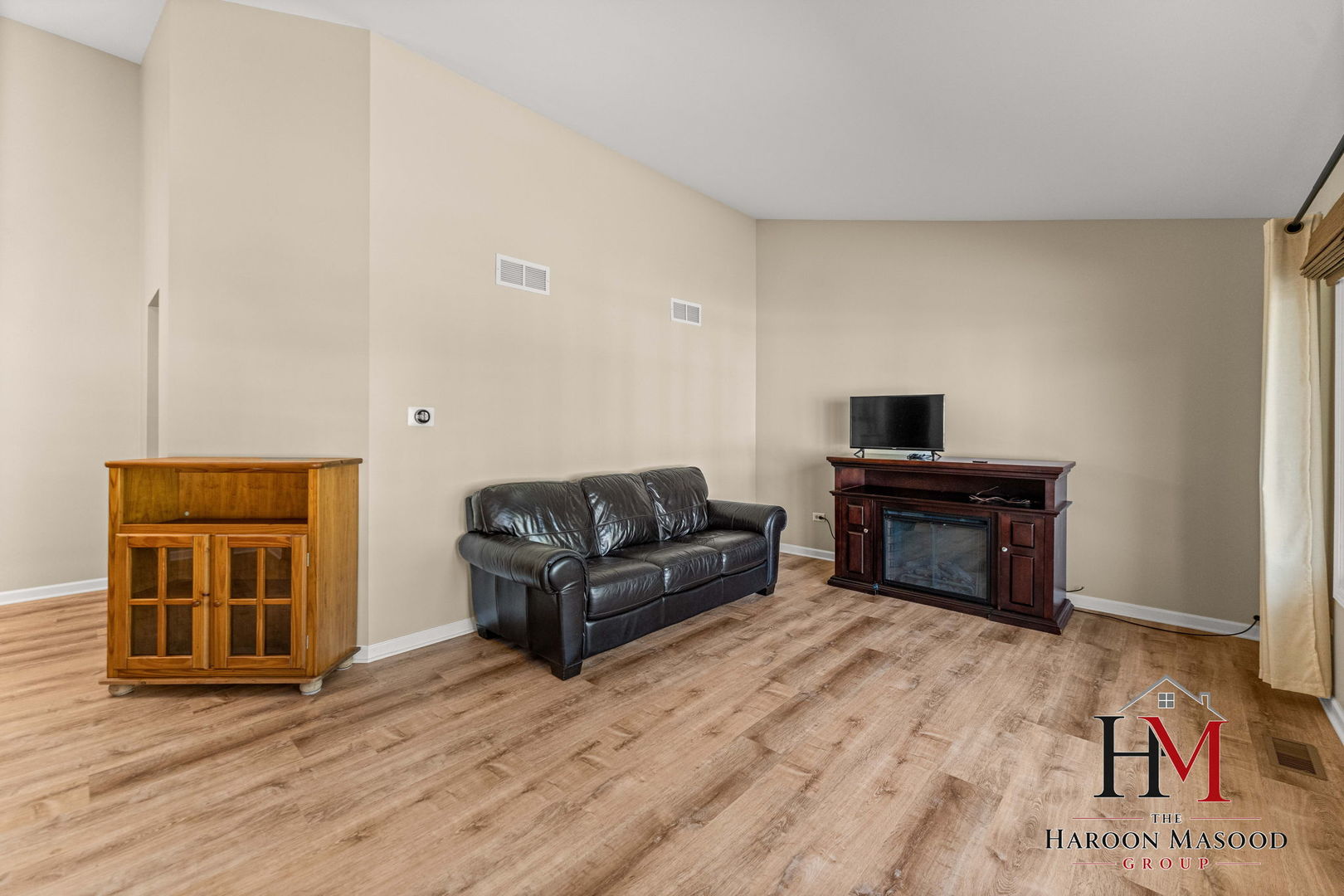 9241 Windsor Parkway Property Photo 4