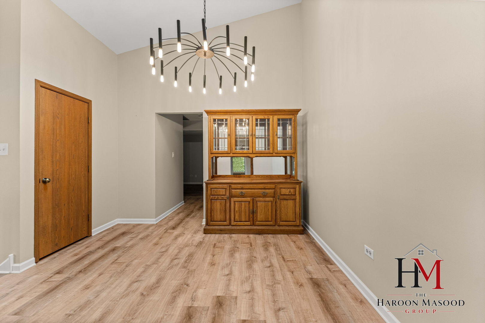 9241 Windsor Parkway Property Photo 6