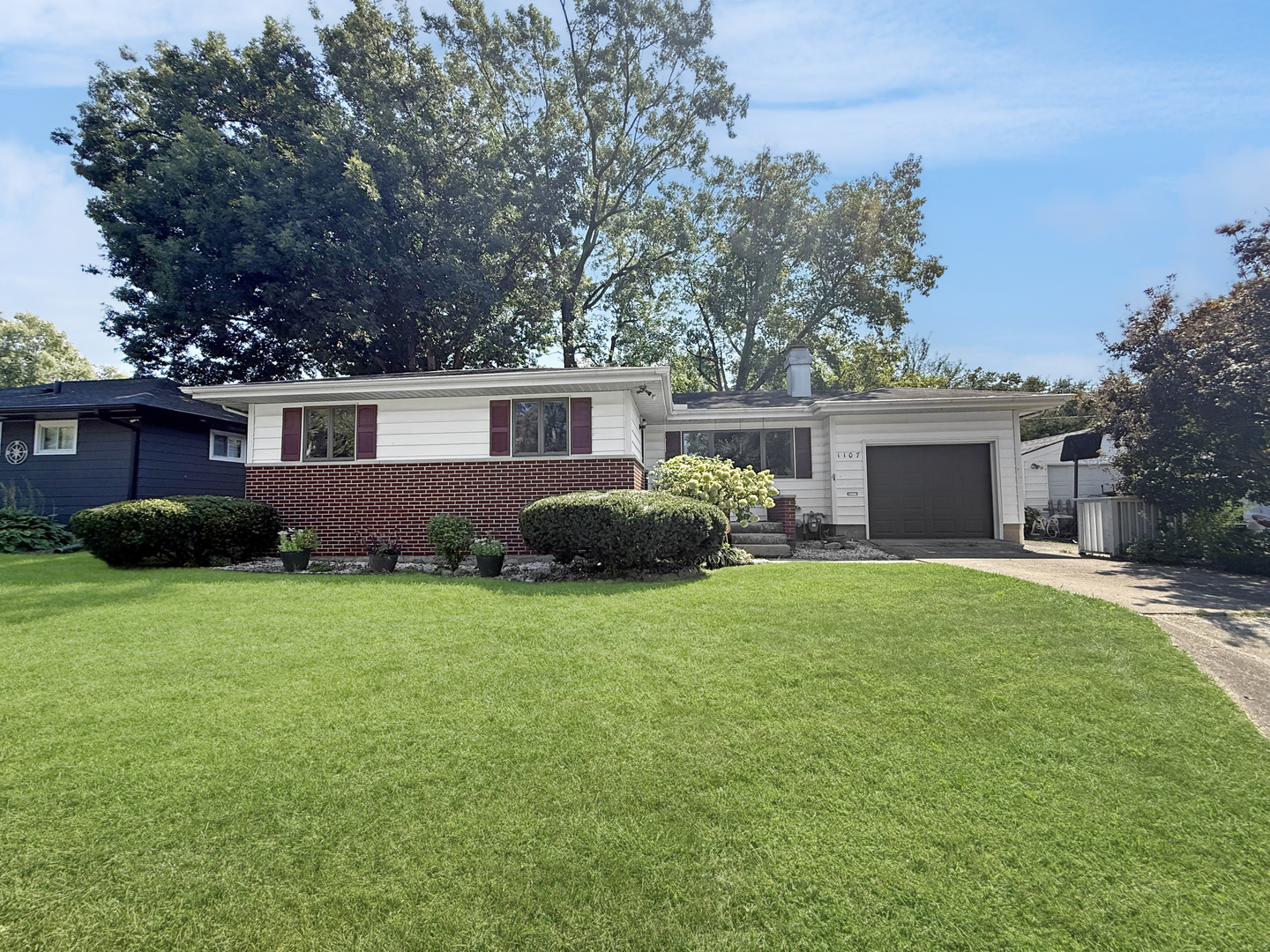 1107 E Fairlawn Drive Property Photo 1