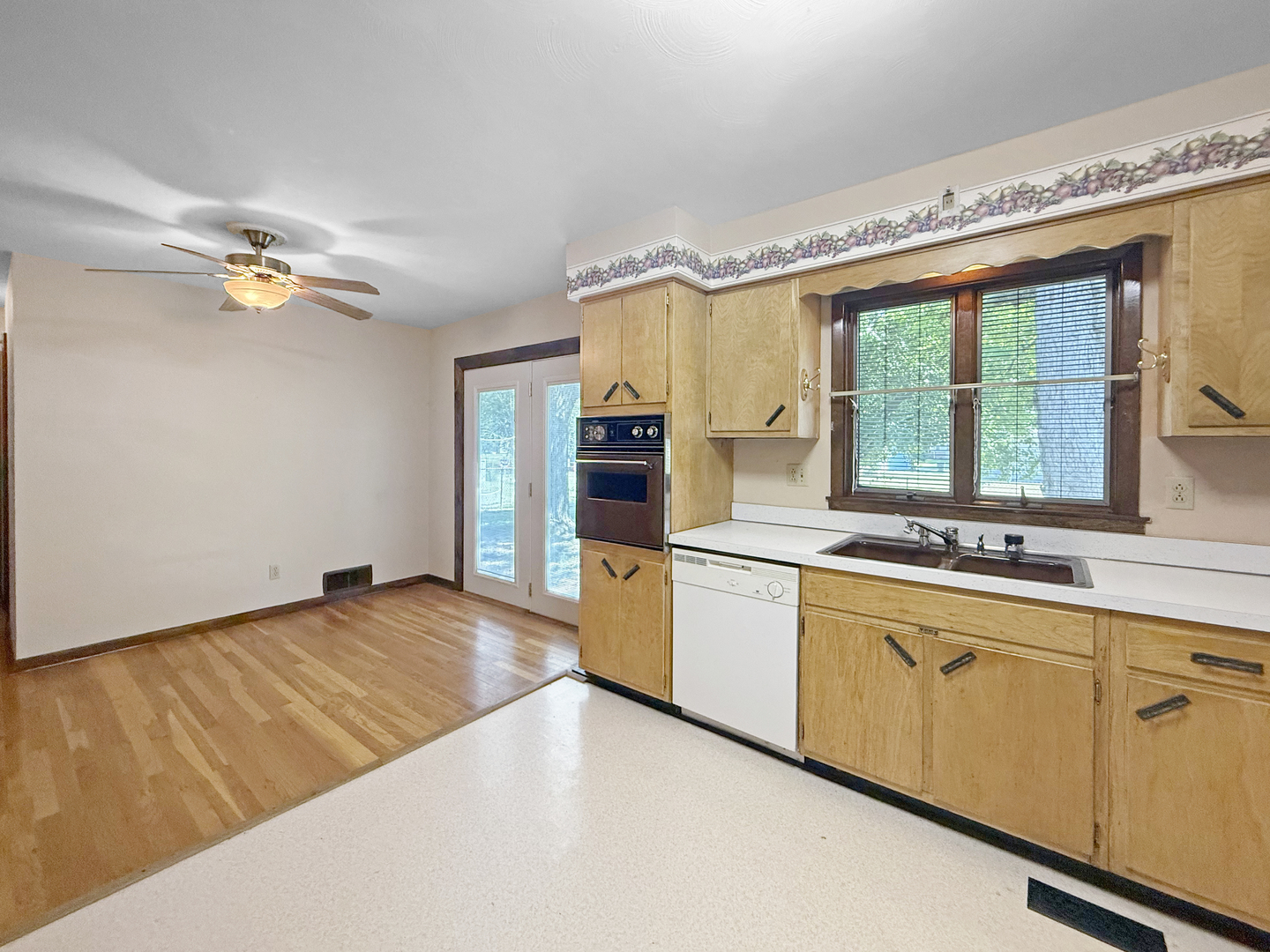 1107 E Fairlawn Drive Property Photo 8