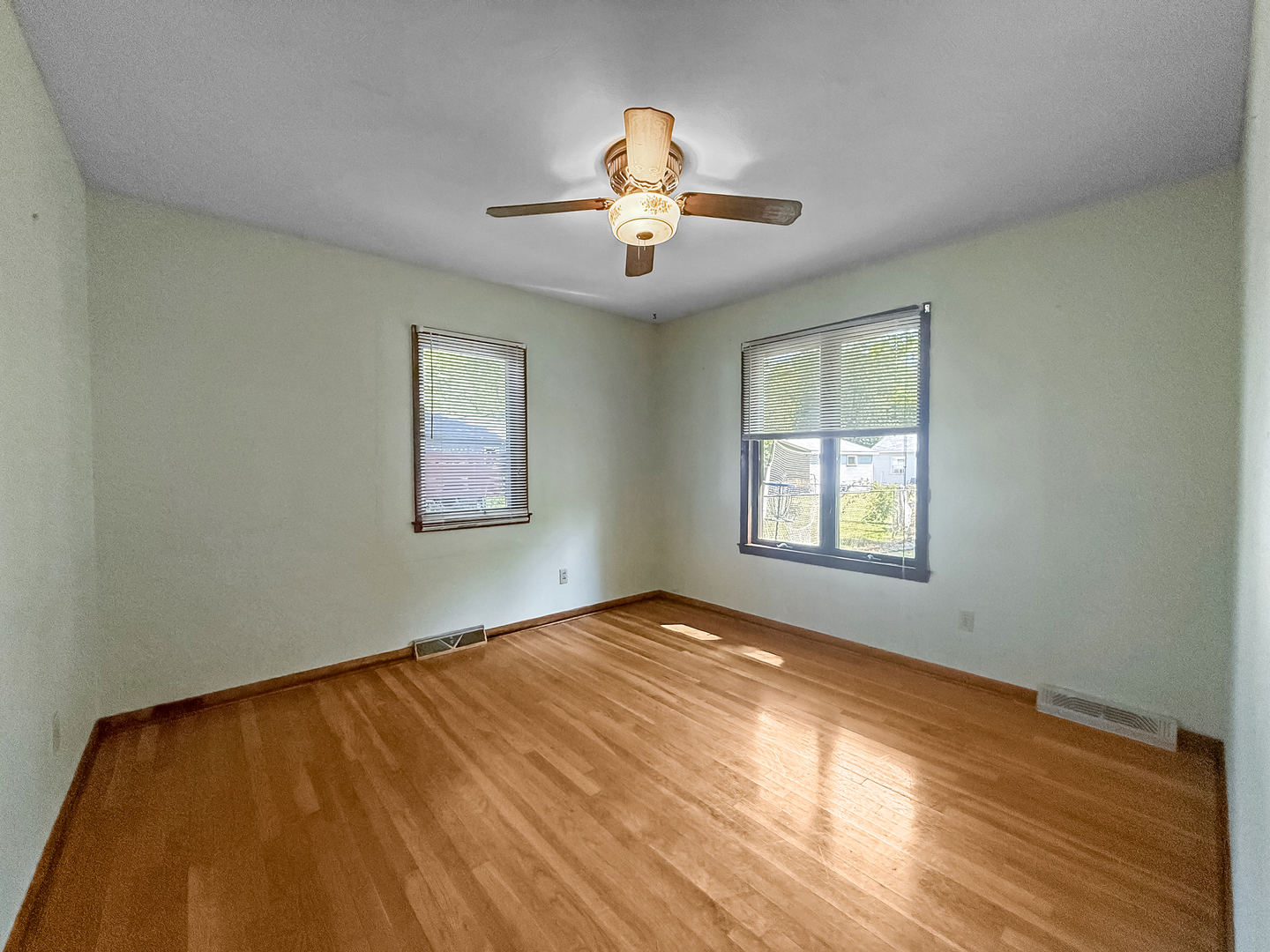 1107 E Fairlawn Drive Property Photo 10