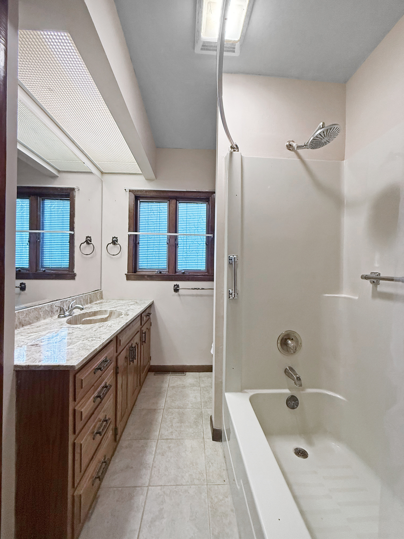 1107 E Fairlawn Drive Property Photo 12