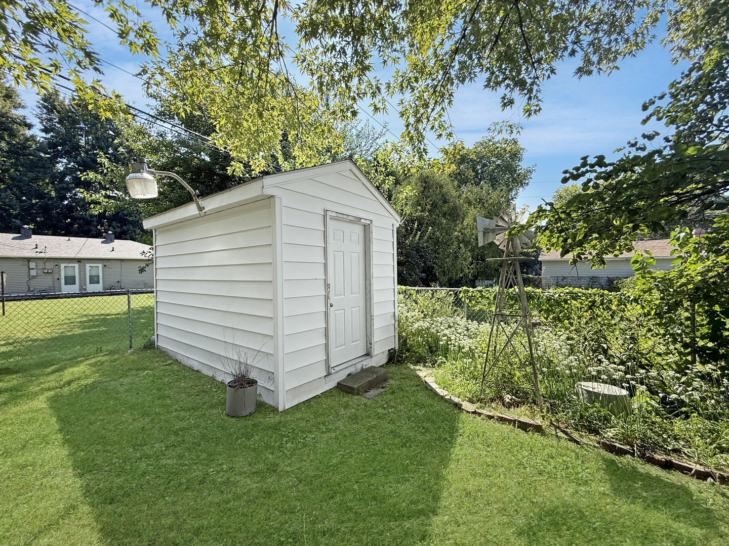 1107 E Fairlawn Drive Property Photo 17