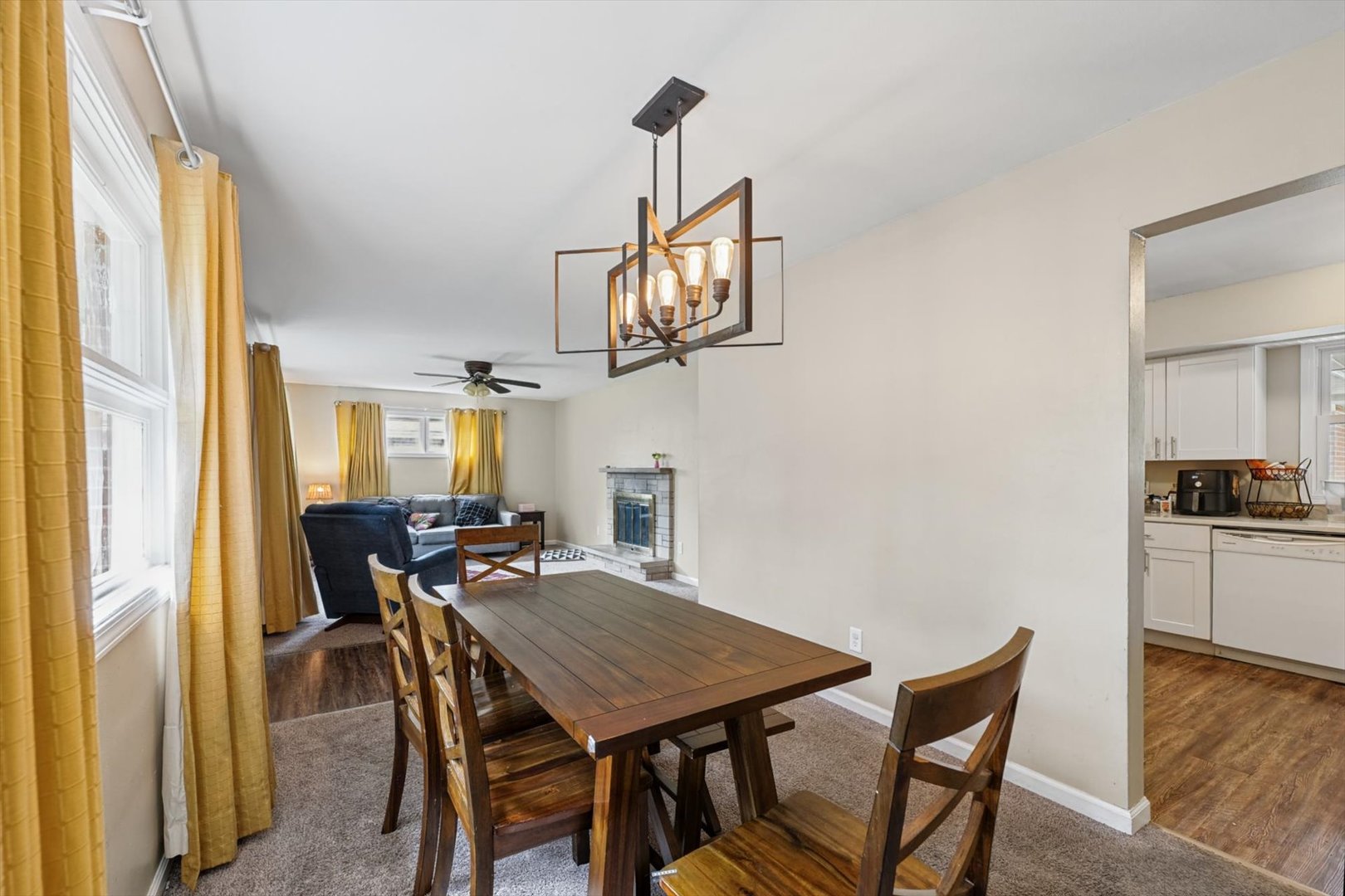 1407 W John Street Property Photo 9