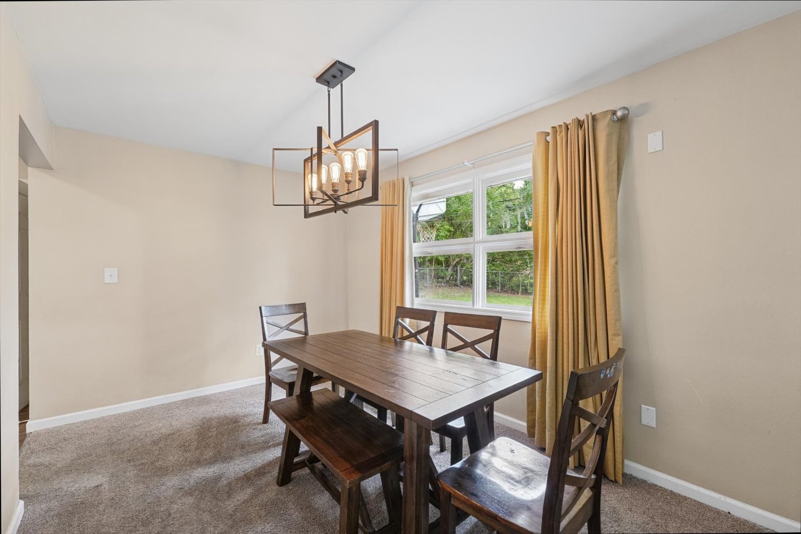 1407 W John Street Property Photo 11