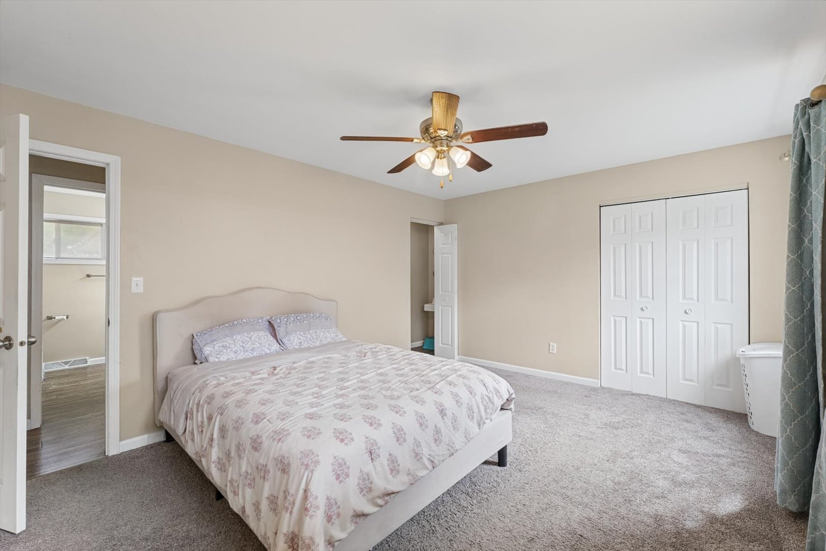 1407 W John Street Property Photo 19