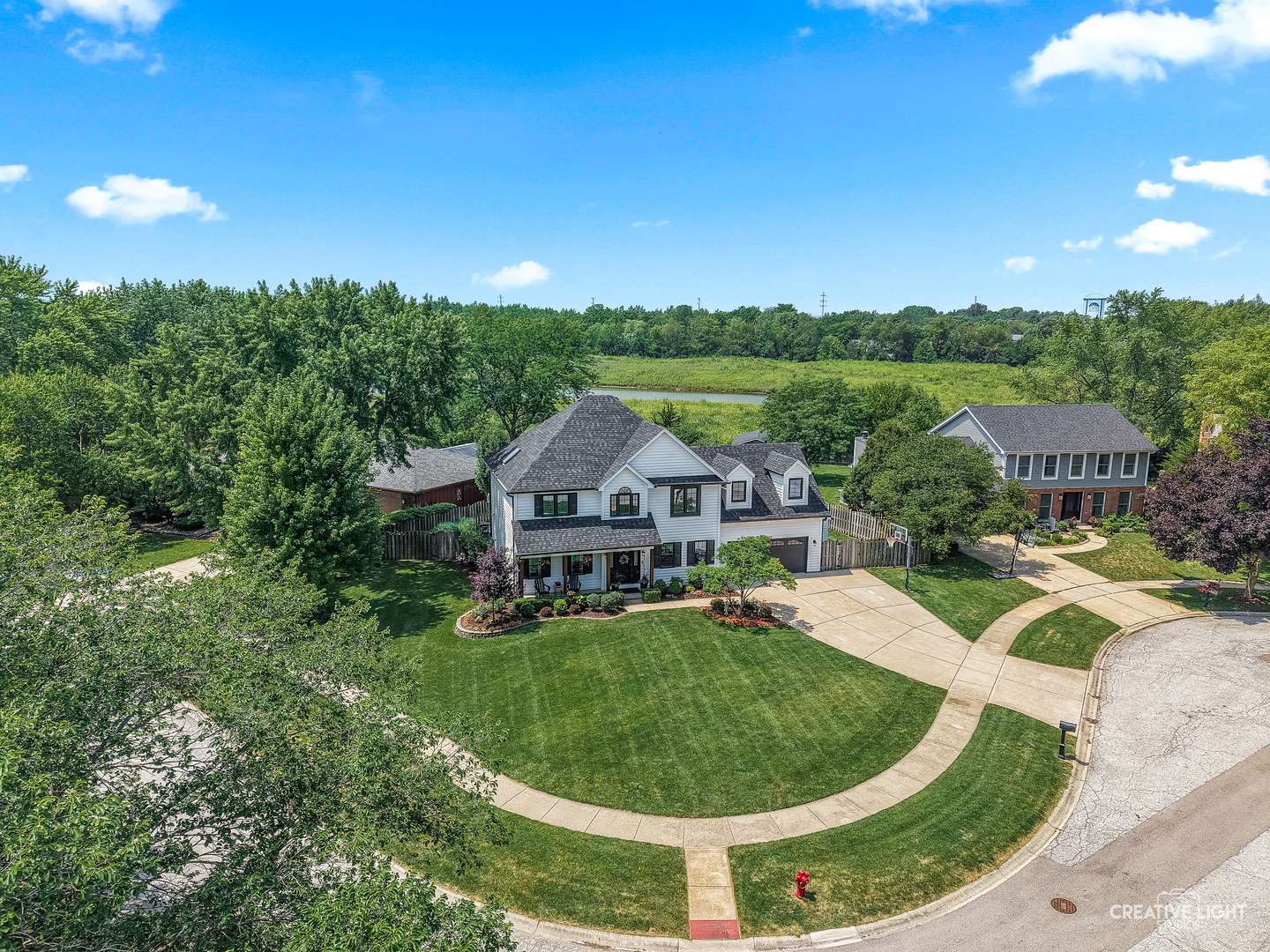 2560 Surrey Court Property Photo 4