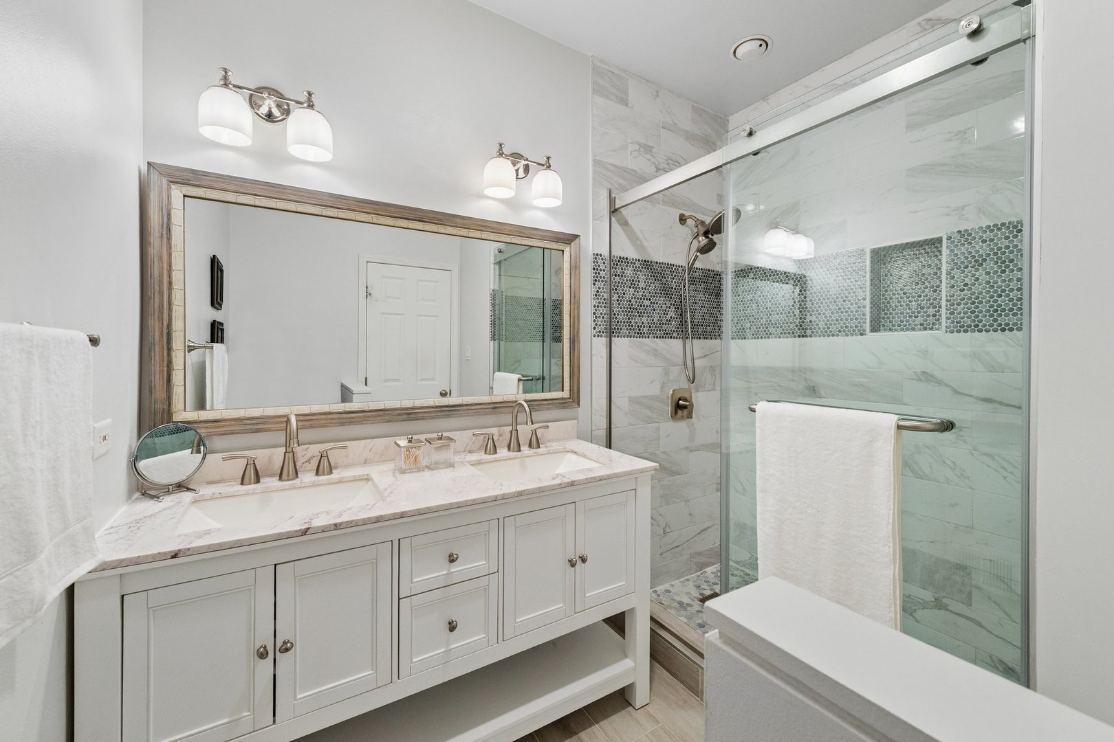 2835 N Wolcott Avenue F Property Photo 20