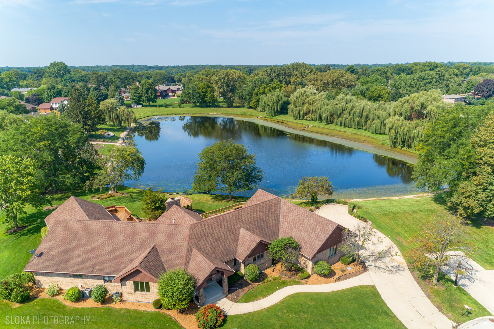 22w569 Glen Court Property Photo 4