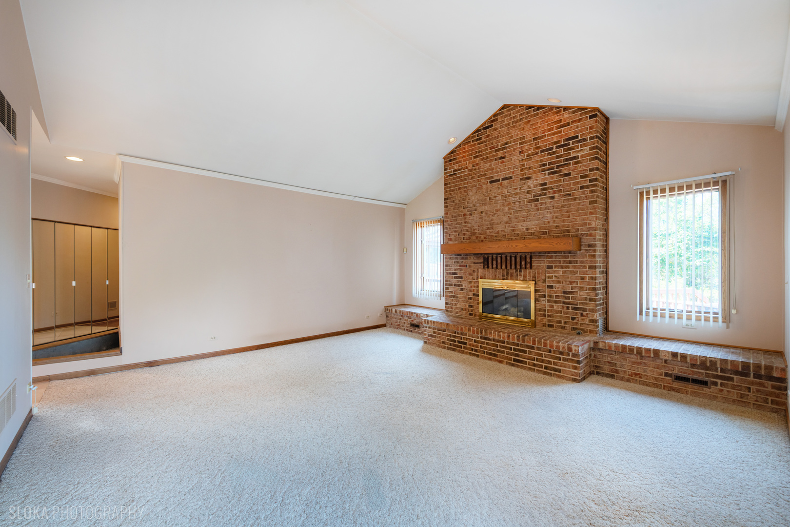 22w569 Glen Court Property Photo 23