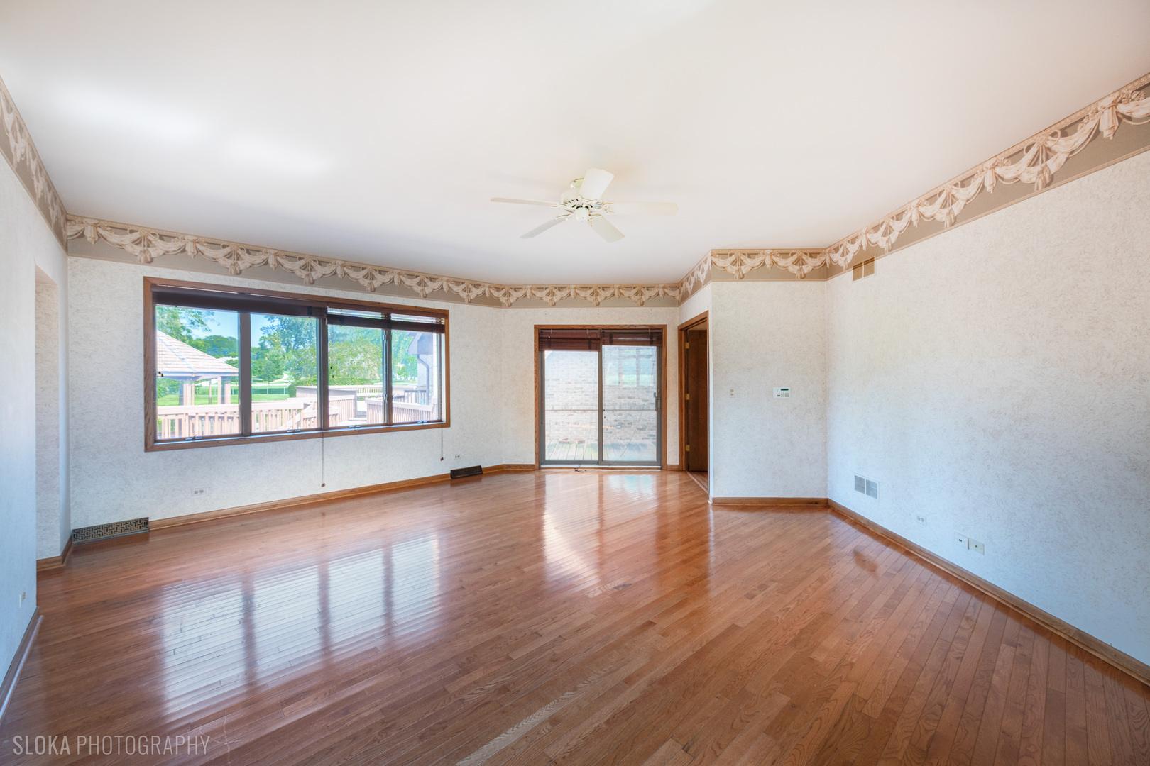 22w569 Glen Court Property Photo 32