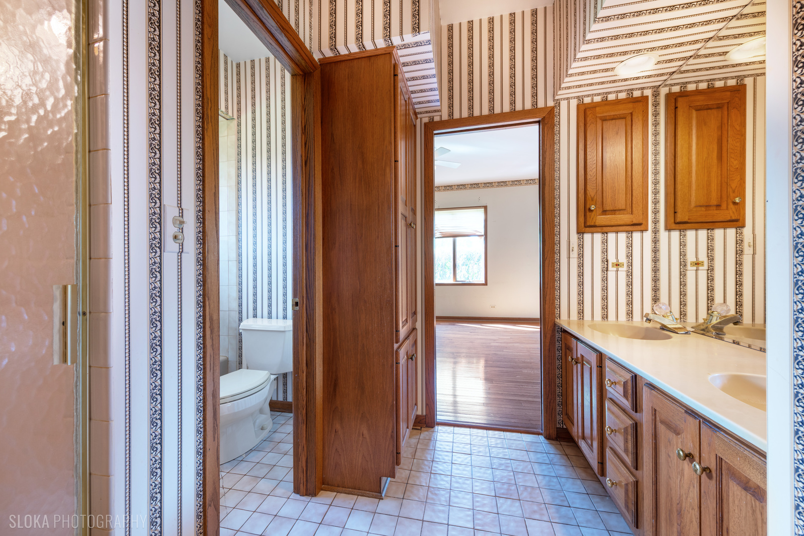 22w569 Glen Court Property Photo 40