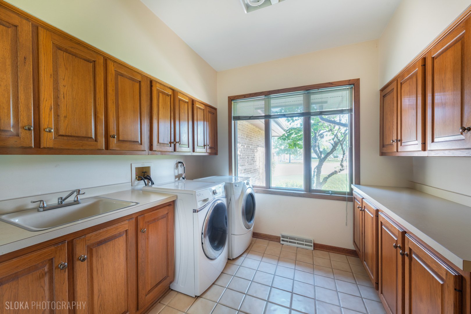22w569 Glen Court Property Photo 44