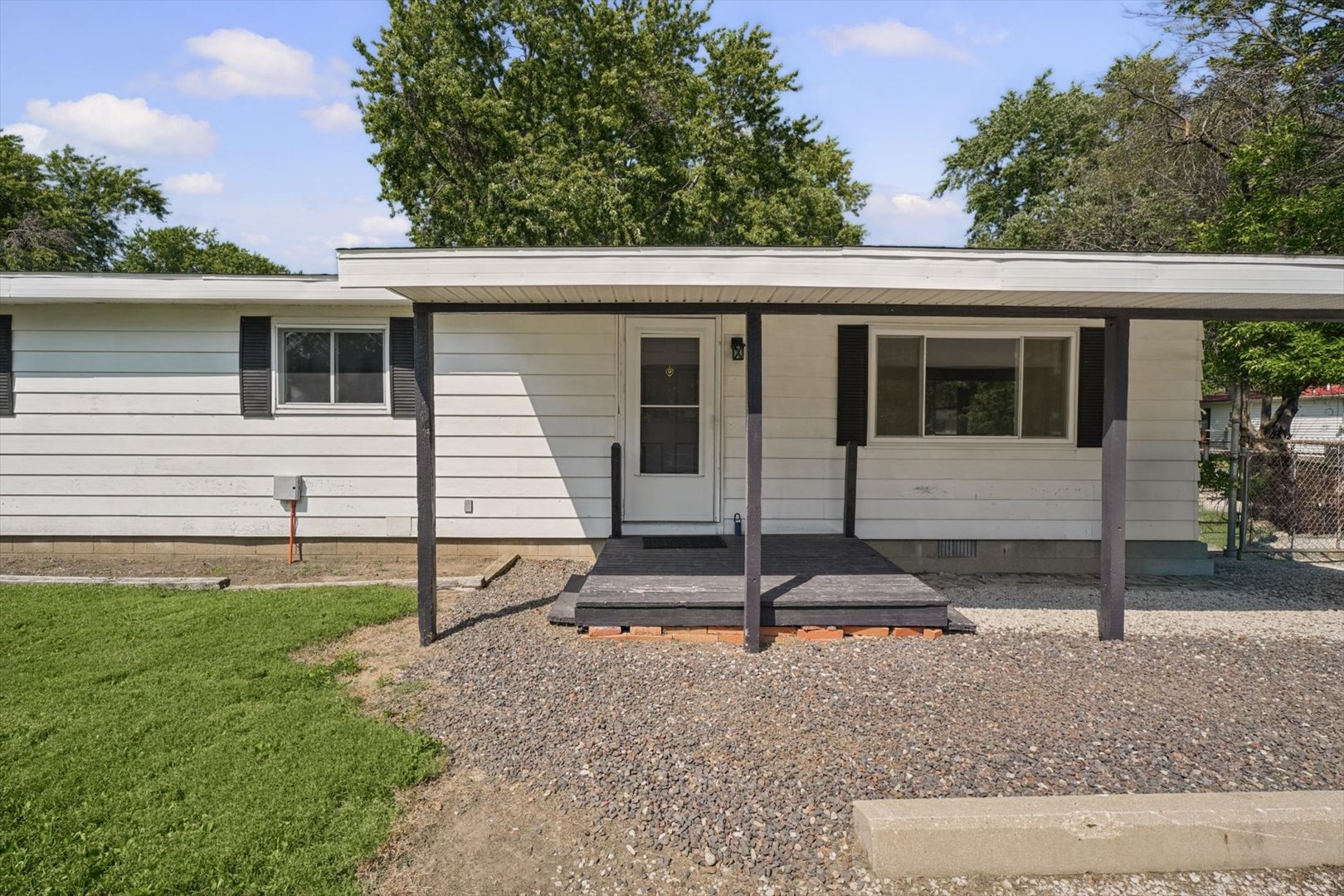 702 W Park Street Property Photo 4