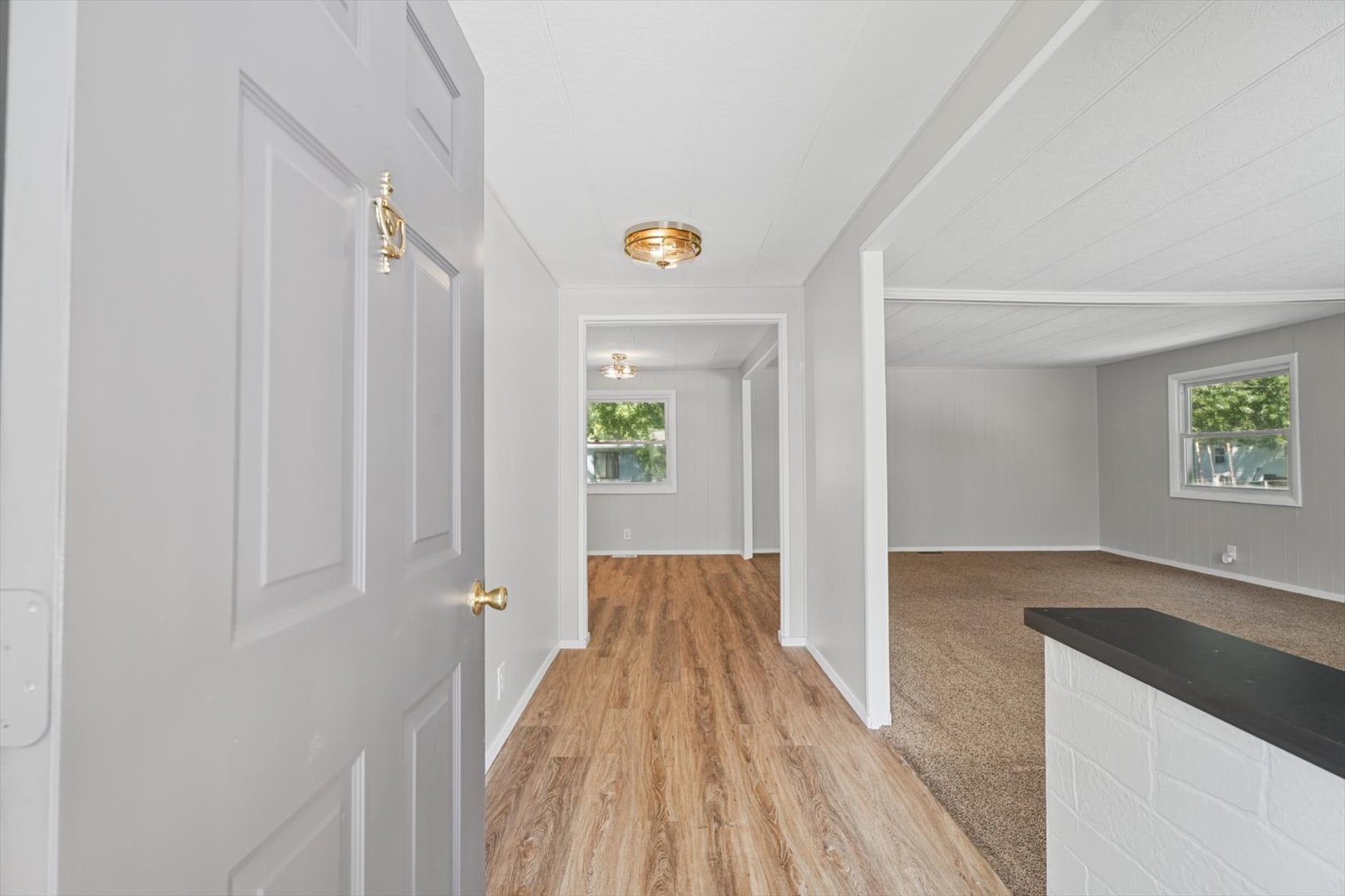 702 W Park Street Property Photo 5