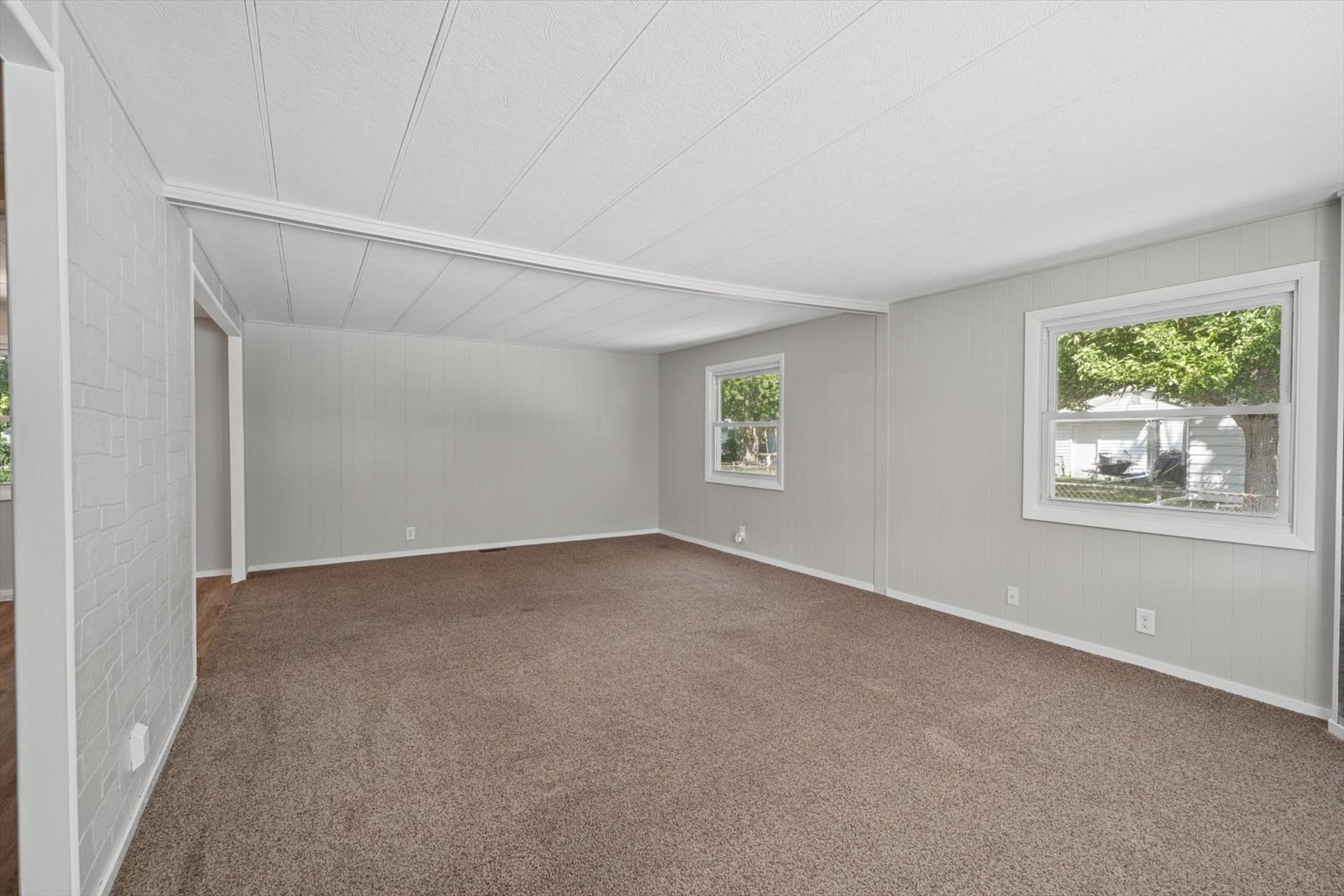 702 W Park Street Property Photo 8
