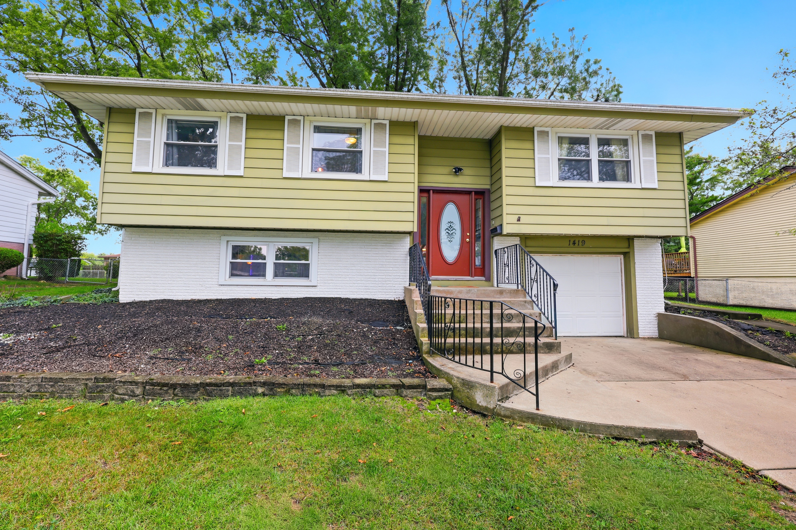 1419 Hampton Lane Property Photo 1