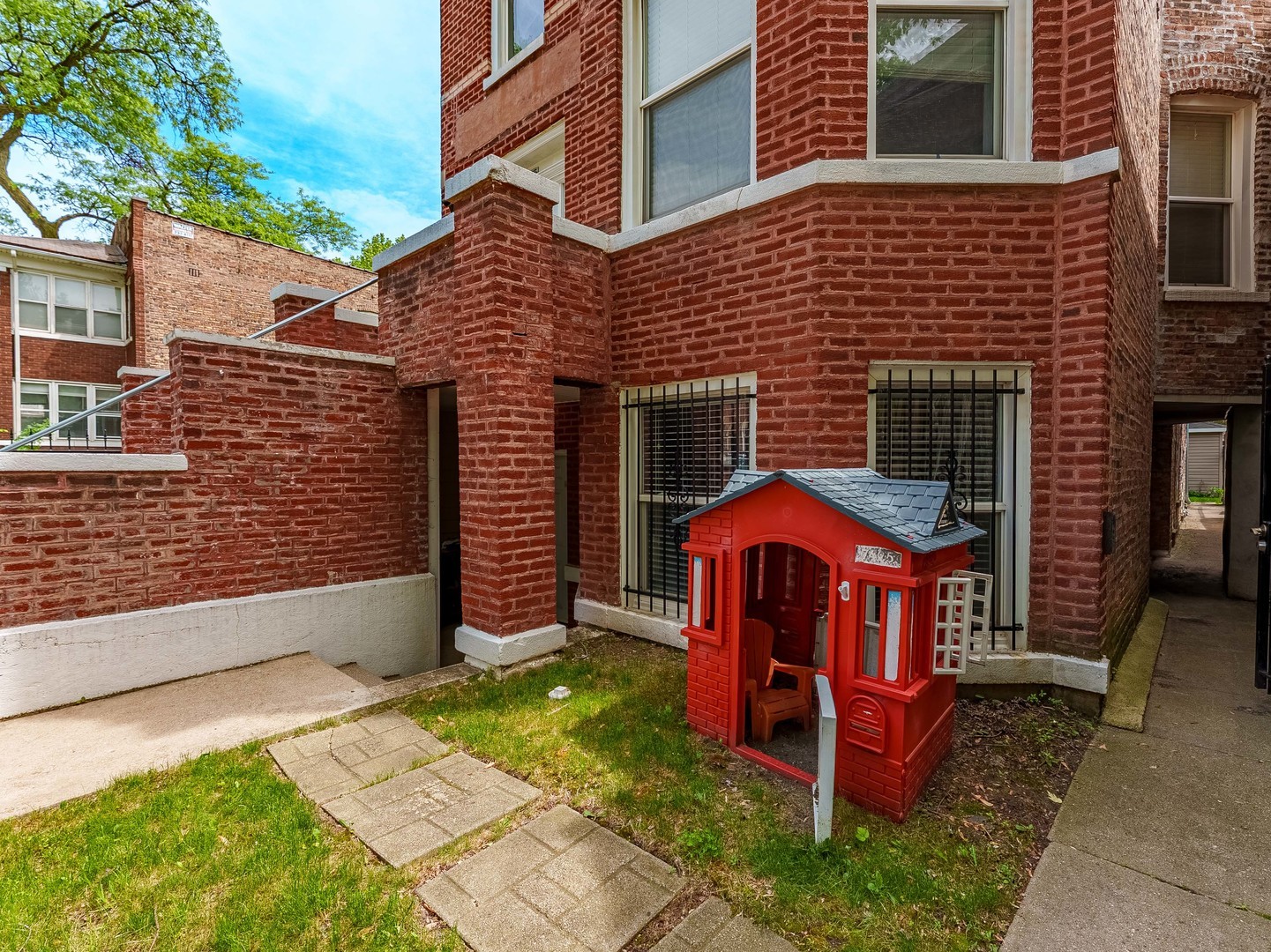 555 N Lawler Avenue G Property Photo 4
