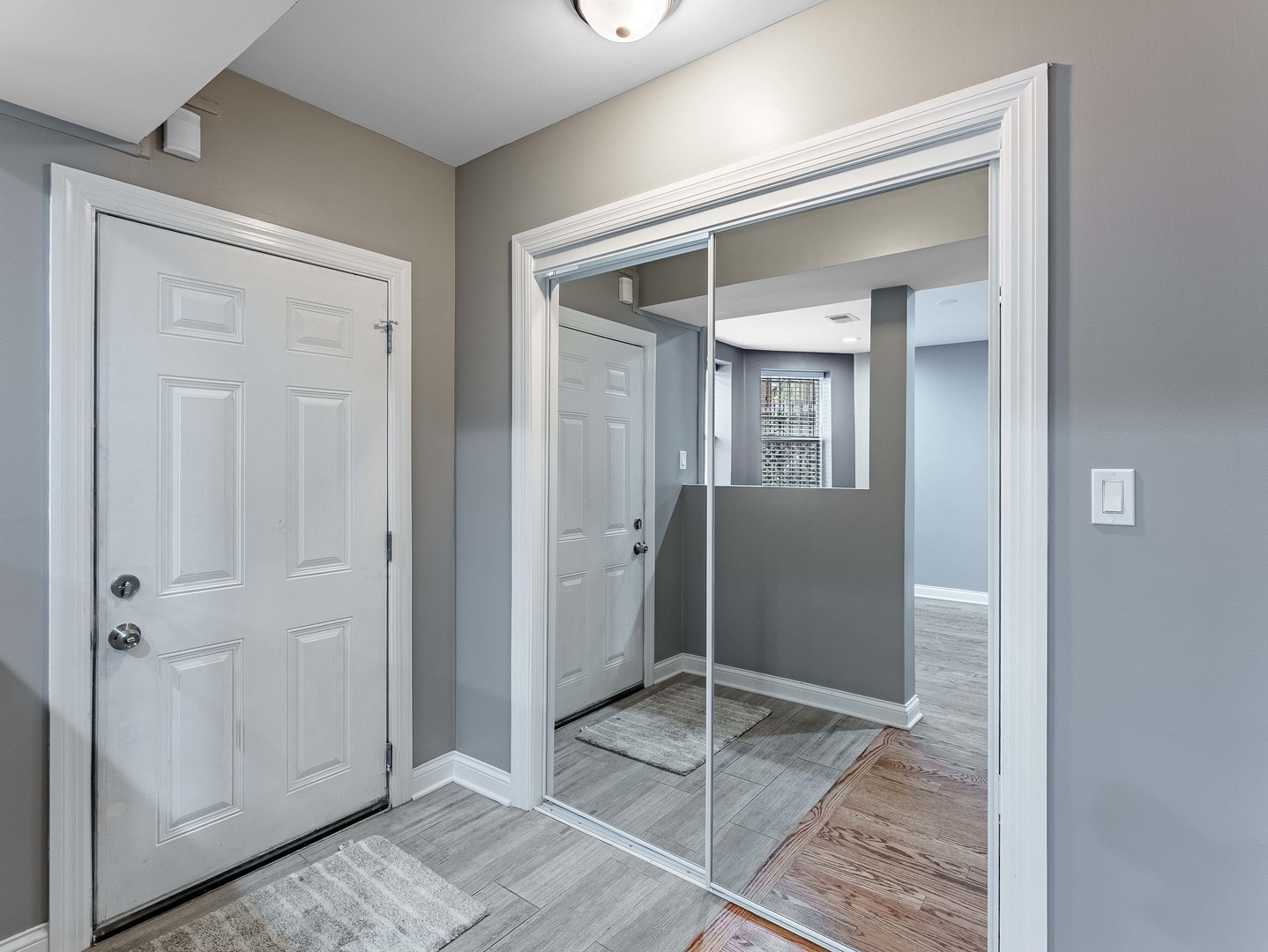 555 N Lawler Avenue G Property Photo 5