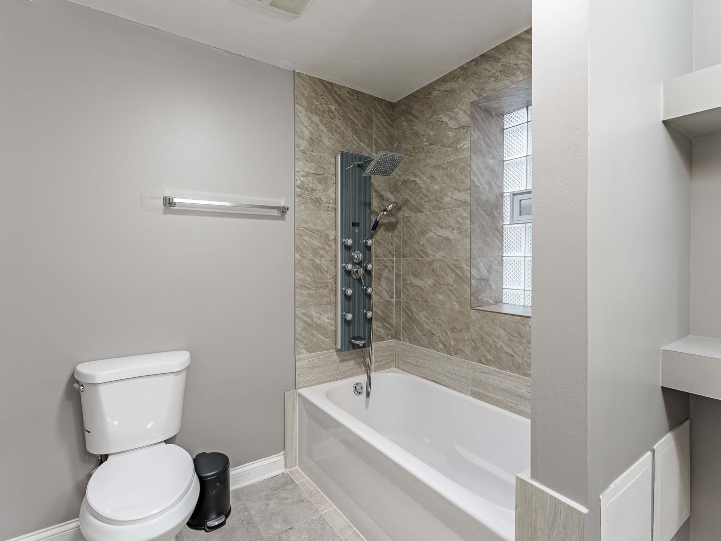 555 N Lawler Avenue G Property Photo 13