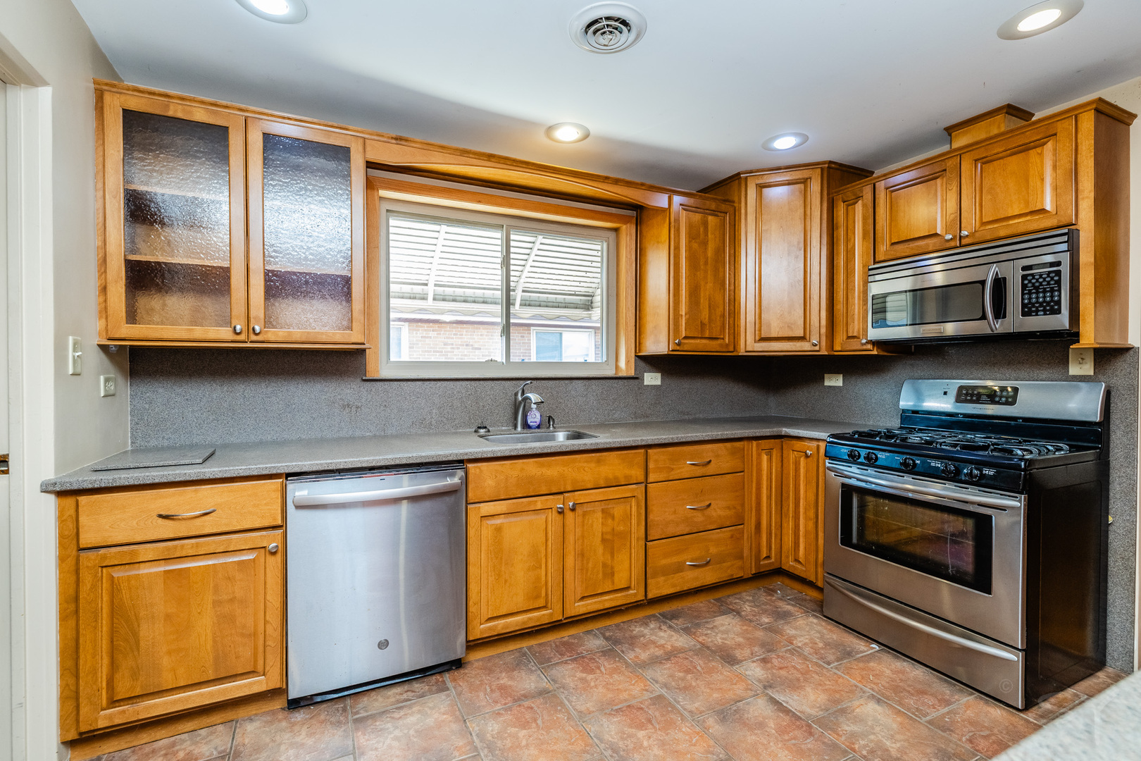 11355 S Hamlin Avenue Property Photo 9