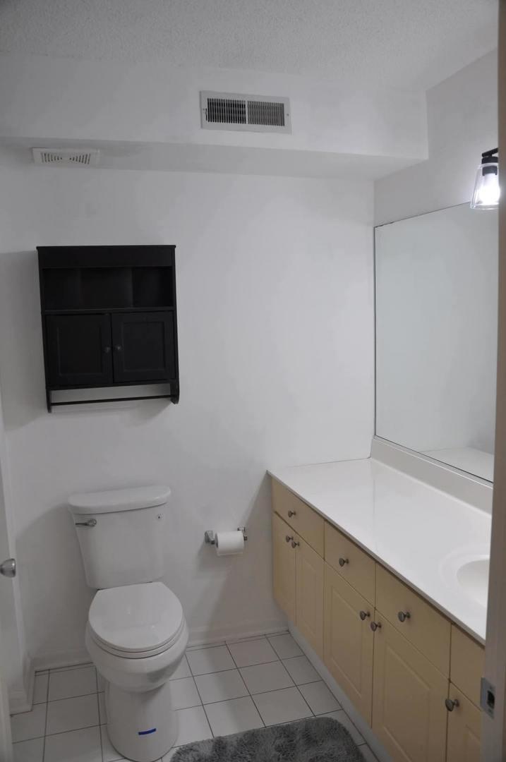 811 Chicago Avenue 703 Property Photo 9