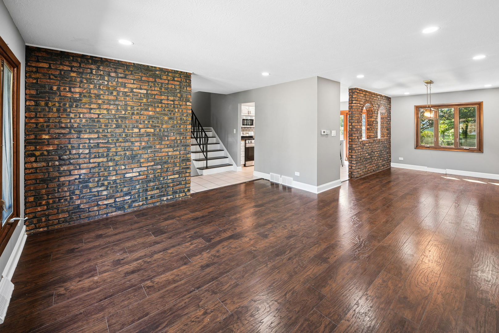 568 N Plamondon Drive Property Photo 8