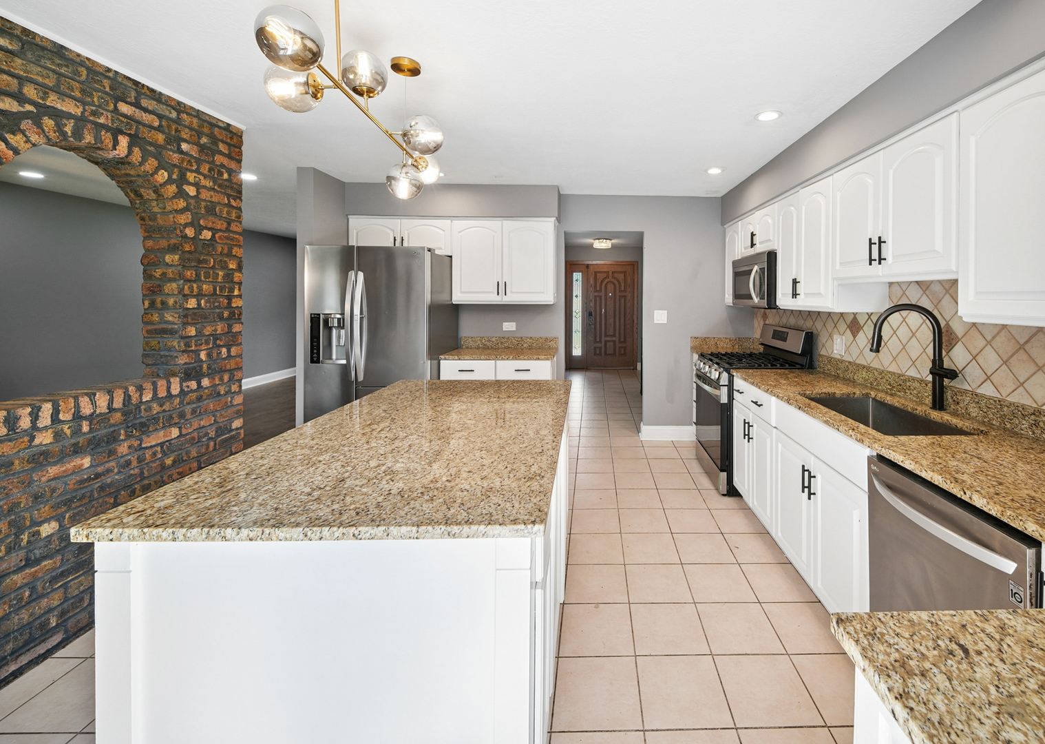 568 N Plamondon Drive Property Photo 11