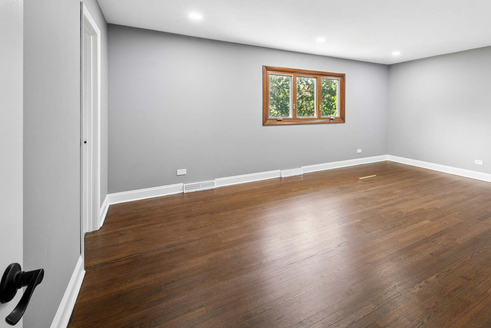 568 N Plamondon Drive Property Photo 16