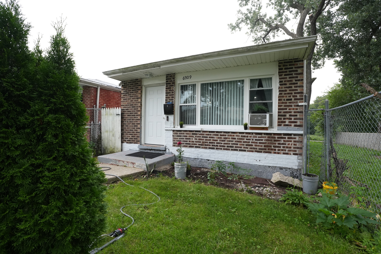 6909 S Ada Street Property Photo 2