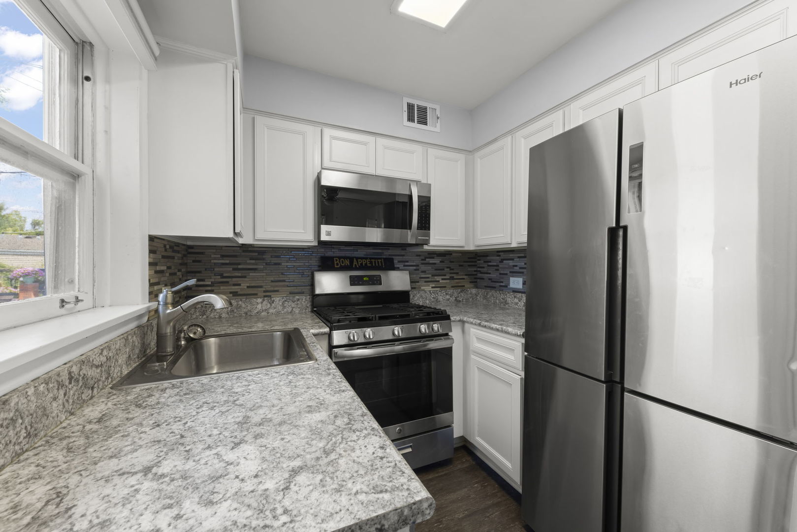 834 S Michigan Avenue Property Photo 7