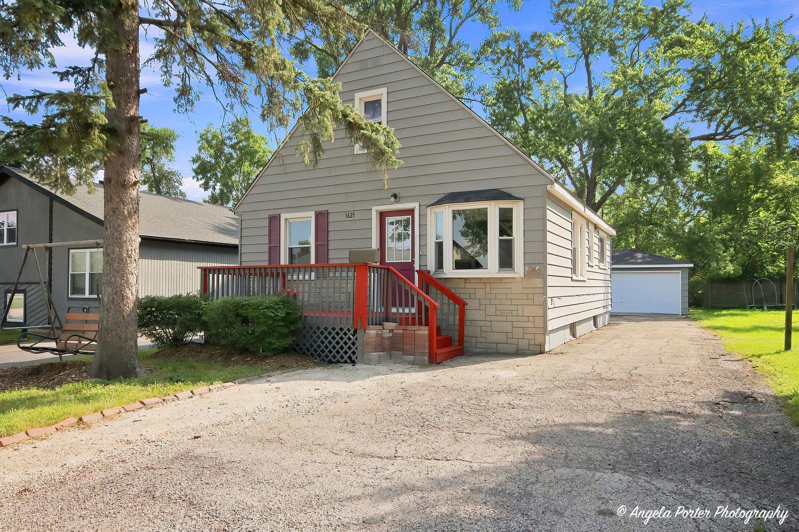 1621 Round Lake Drive Property Photo 1