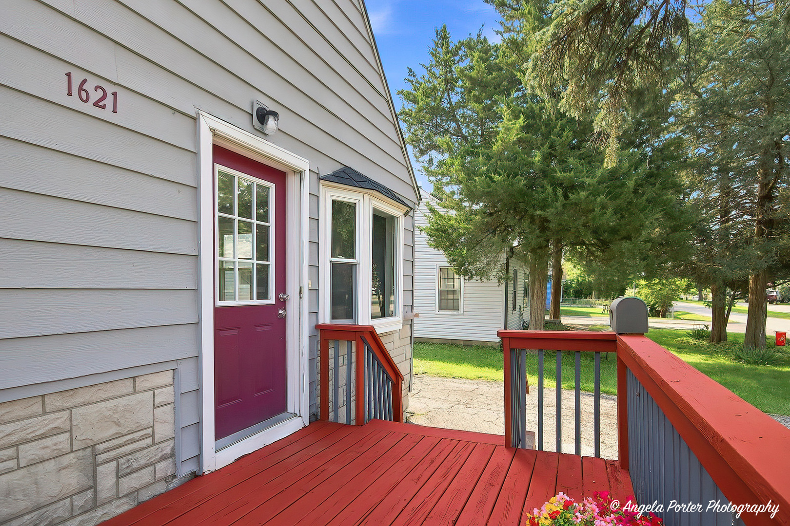 1621 Round Lake Drive Property Photo 3