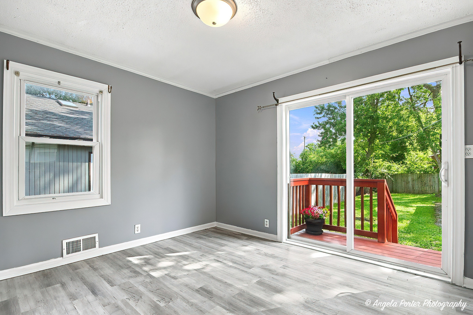 1621 Round Lake Drive Property Photo 14