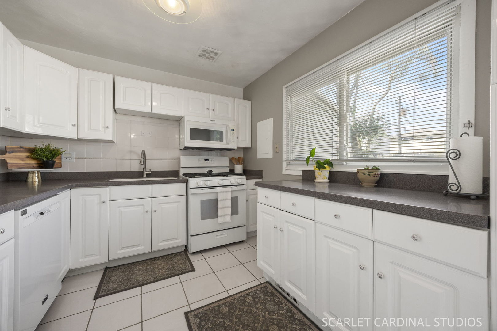 1691 Charles Drive Property Photo 4