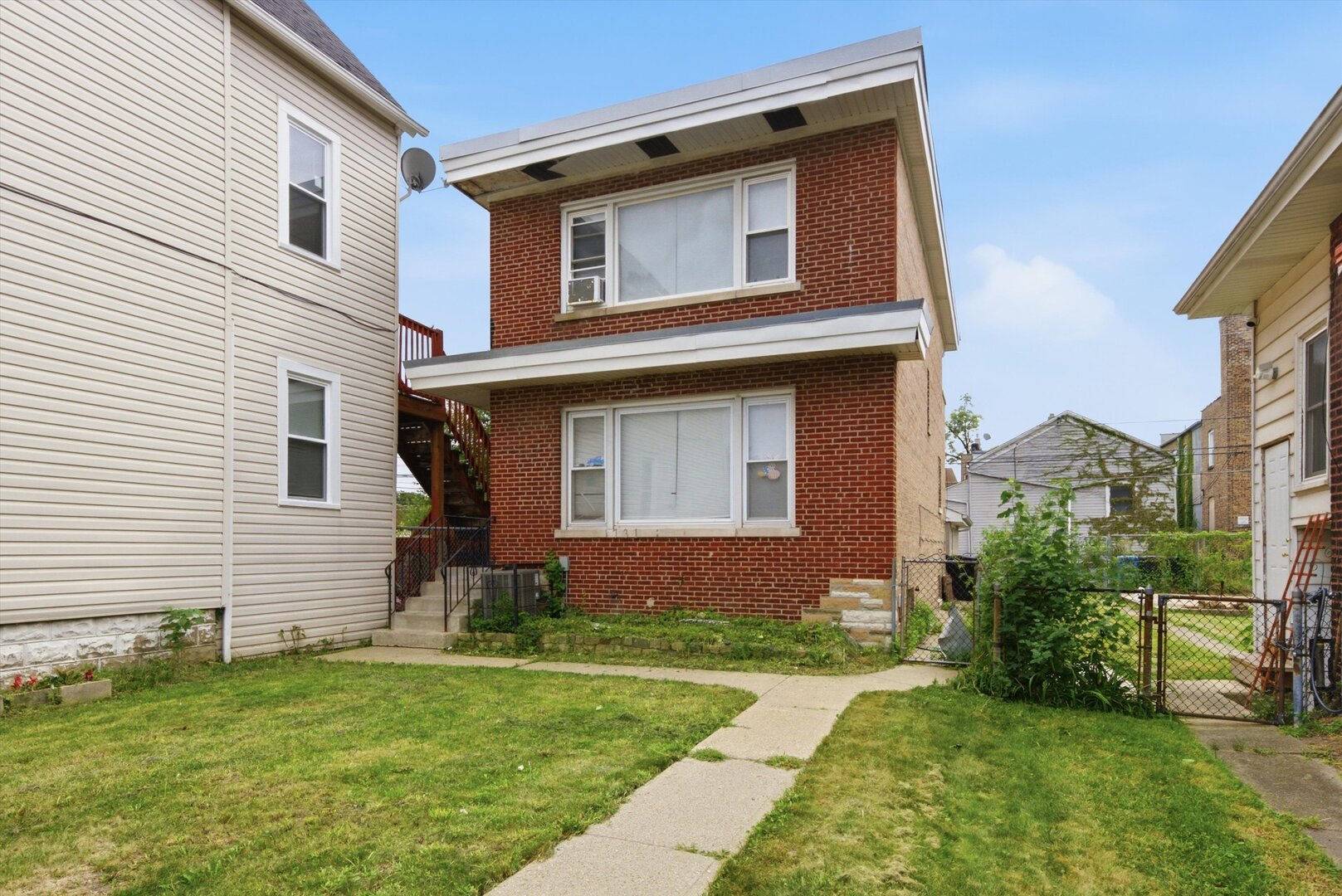 731 E 88th Place Property Photo 2
