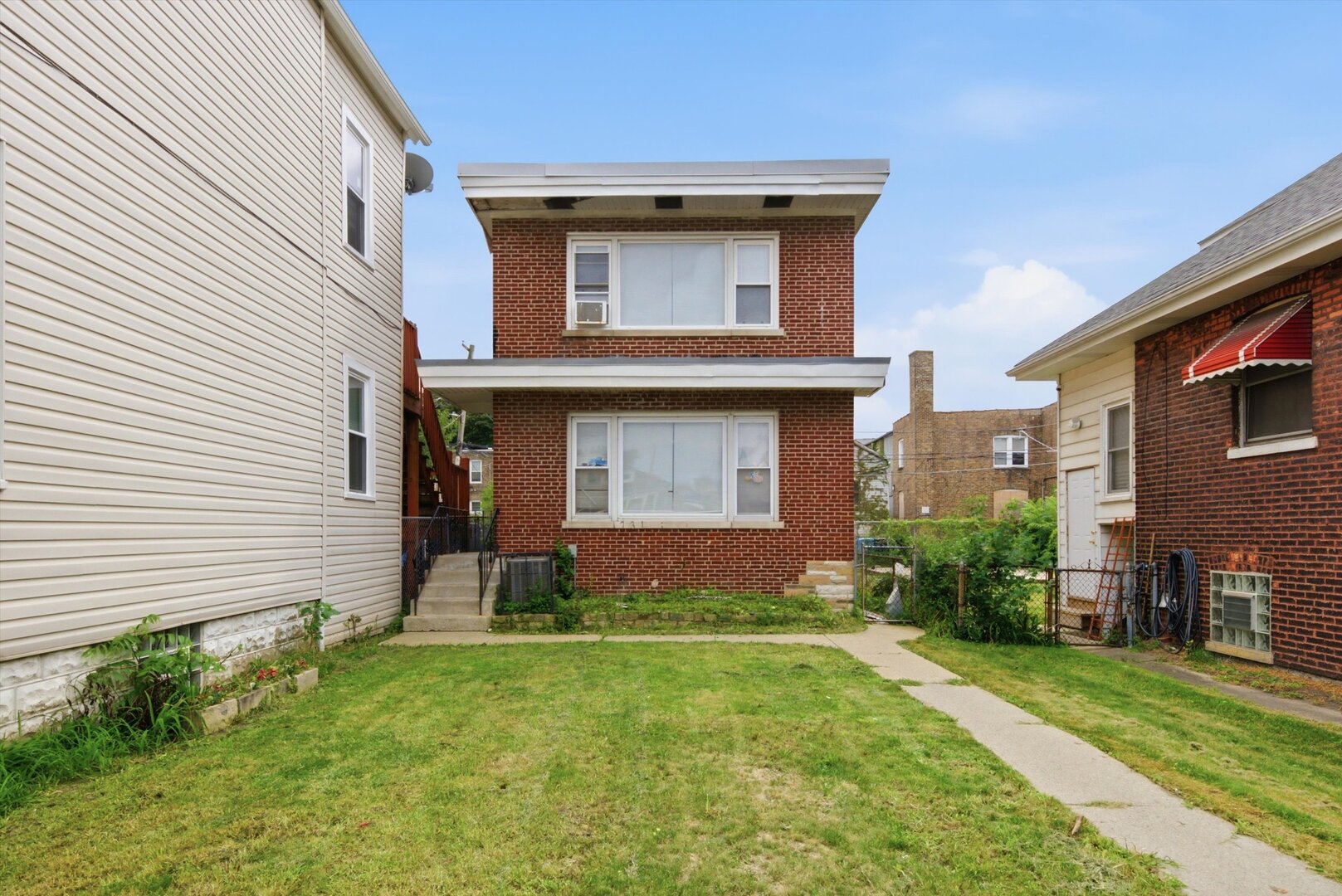 731 E 88th Place Property Photo 3