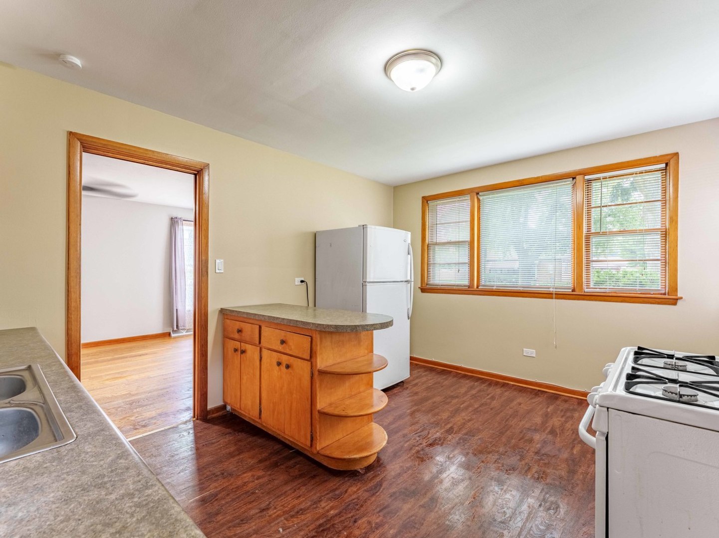 2830 Willow Street Property Photo 6