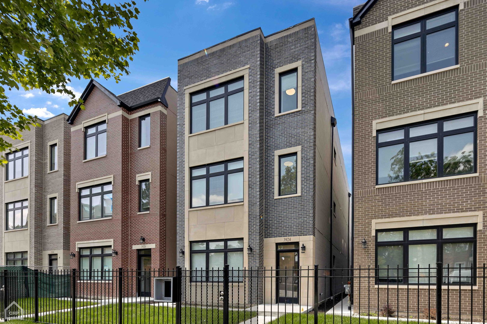 3920-34 S Calumet Avenue Property Photo 2